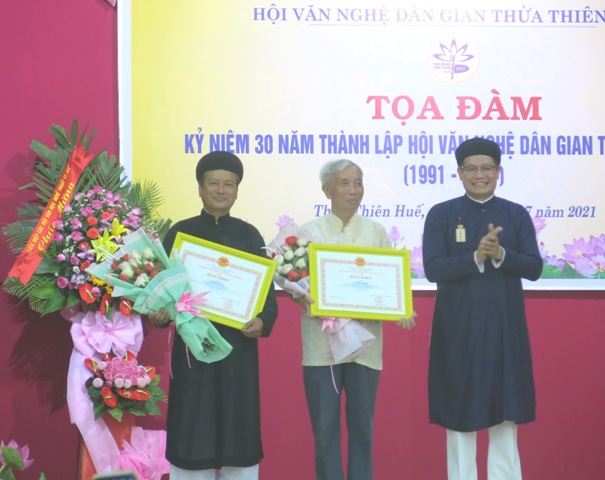 Gìn giữ và trao truyền các giá trị văn hóa dân gian