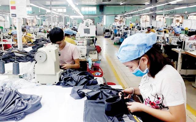 Hỗ trợ doanh nghiệp và người lao động vượt khó