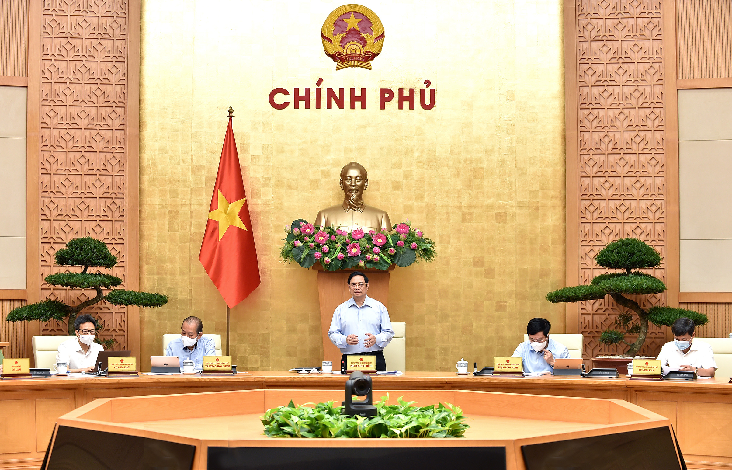 Chính phủ ban hành Nghị quyết phiên họp chuyên đề về phòng, chống dịch COVID-19