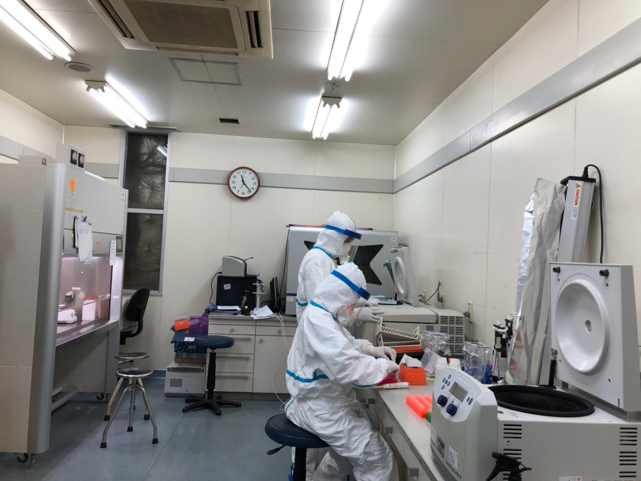Nghị quyết của Chính phủ về mua sắm thuốc, hóa chất, vật tư, trang thiết bị, phương tiện phục vụ phòng chống dịch COVID-19