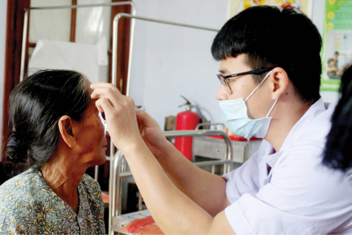 Bảo hiểm y tế cho đồng bào dân tộc Cần chính sách hỗ trợ hợp lý