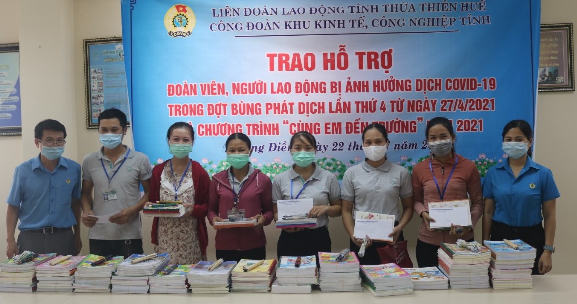 Trao 117 suất quà cho đoàn viên công đoàn bị ảnh hưởng dịch COVID -19