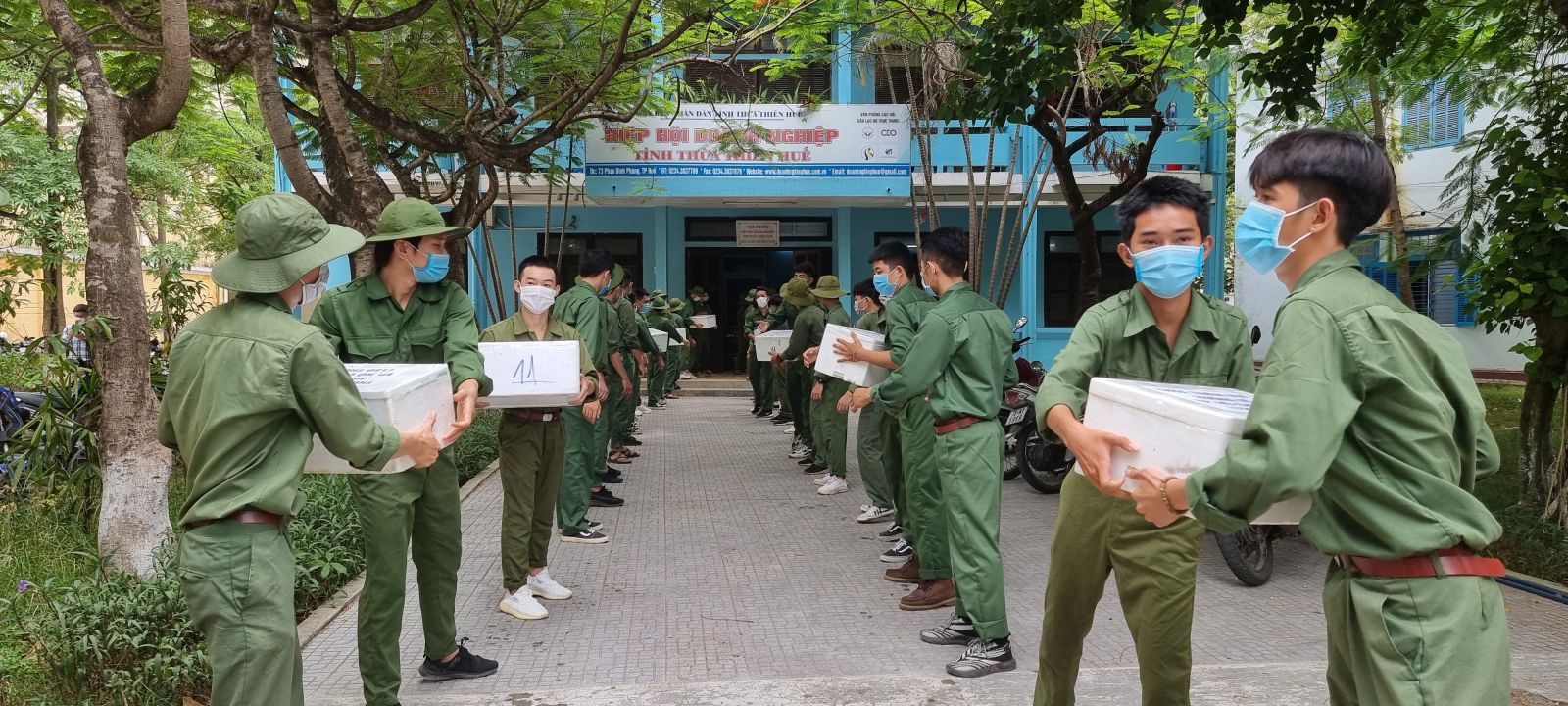 Over 40 tonnes of goods and hundreds of millions VND sent to support people in Ho Chi Minh City