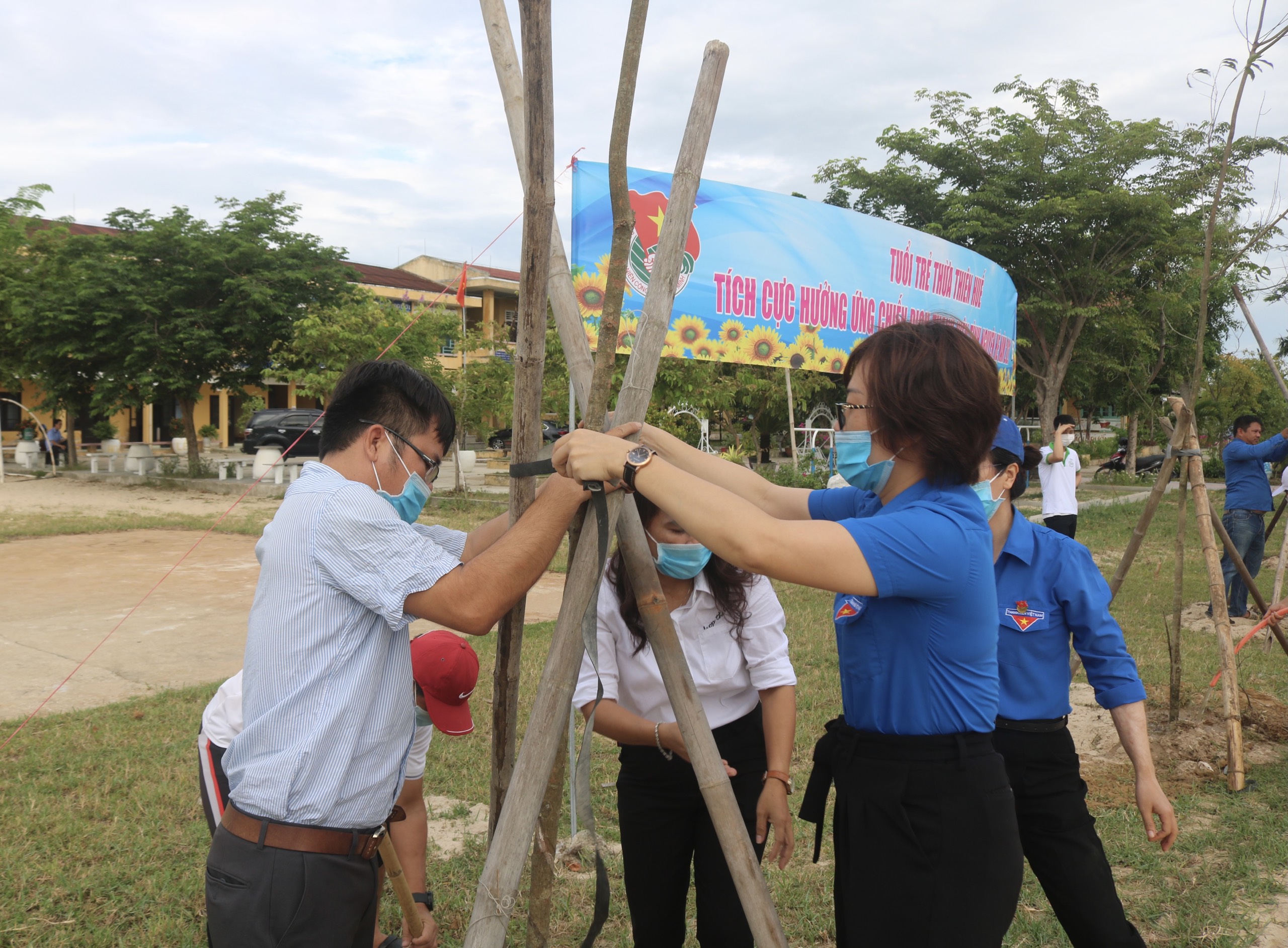 Gần 300 đoàn viên tham gia hưởng ứng Chiến dịch Thanh niên tình nguyện hè