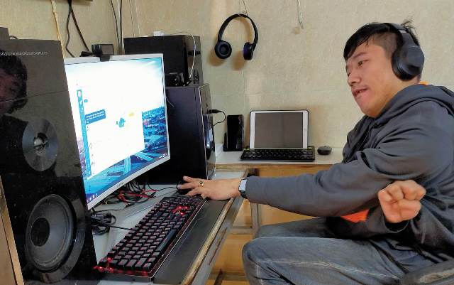 Chuyện về người thầy không cầm được bút