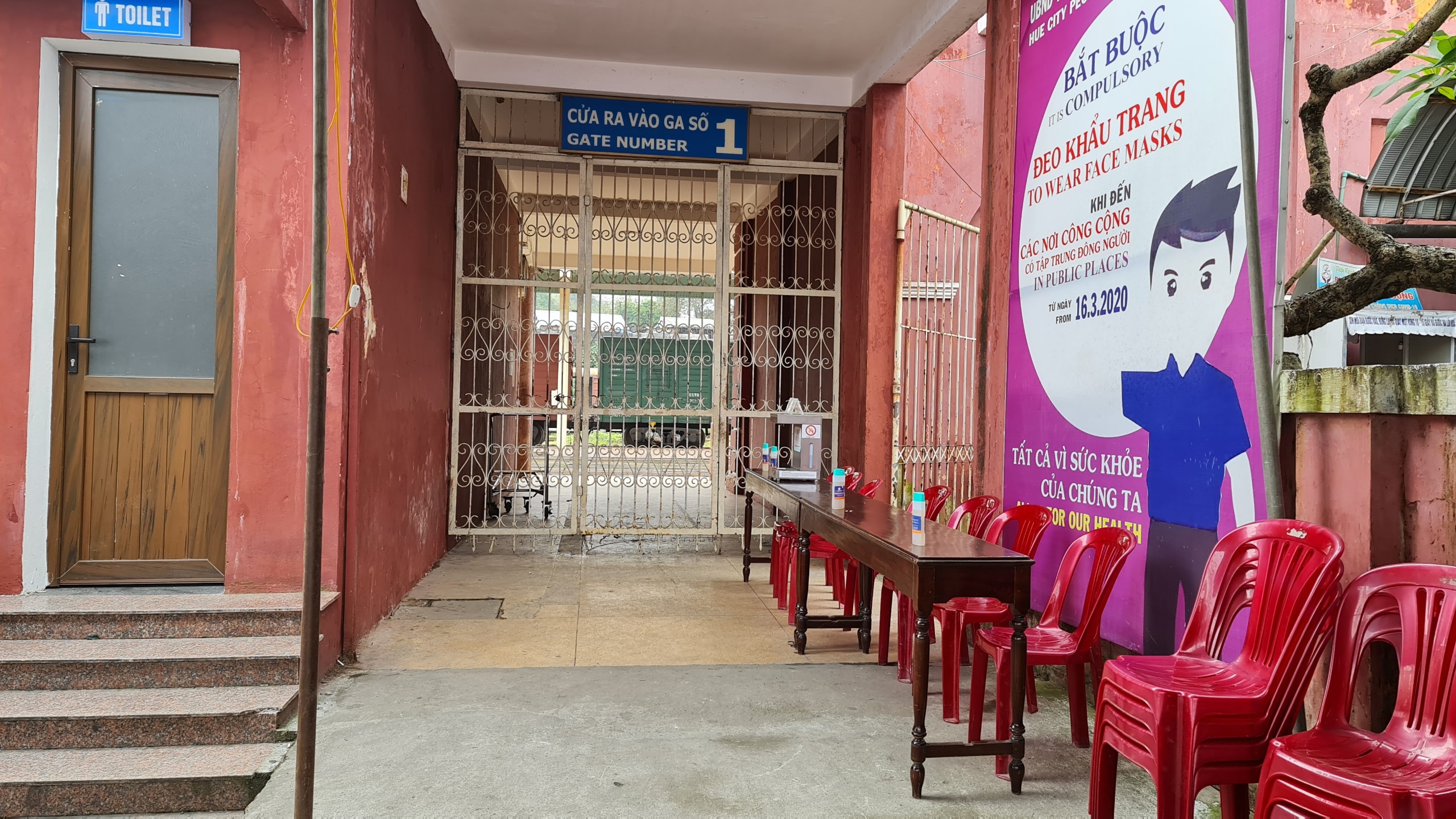 Kiểm soát chặt chốt kiểm soát y tế Ga Huế và chợ truyền thống