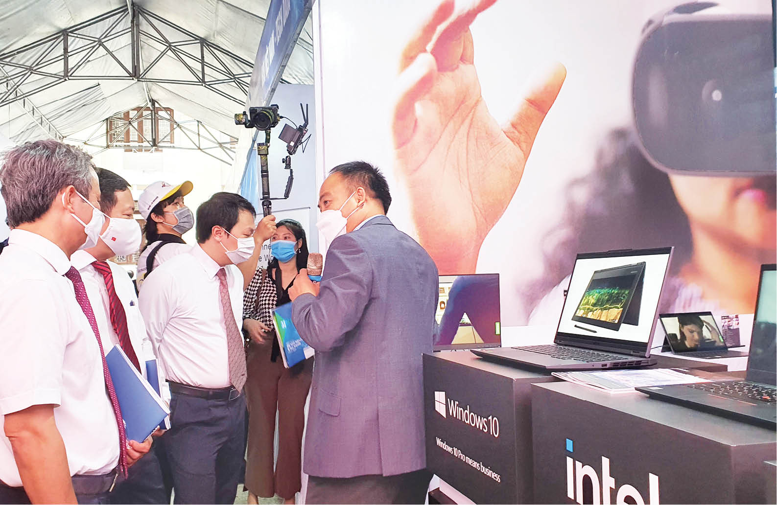 Chuyển đổi số giúp doanh nghiệp chống chọi đại dịch