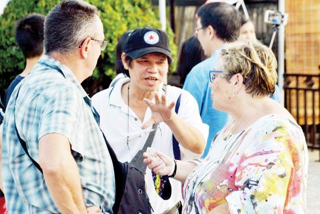 Hỗ trợ hướng dẫn viên du lịch Chờ hướng dẫn cụ thể hơn