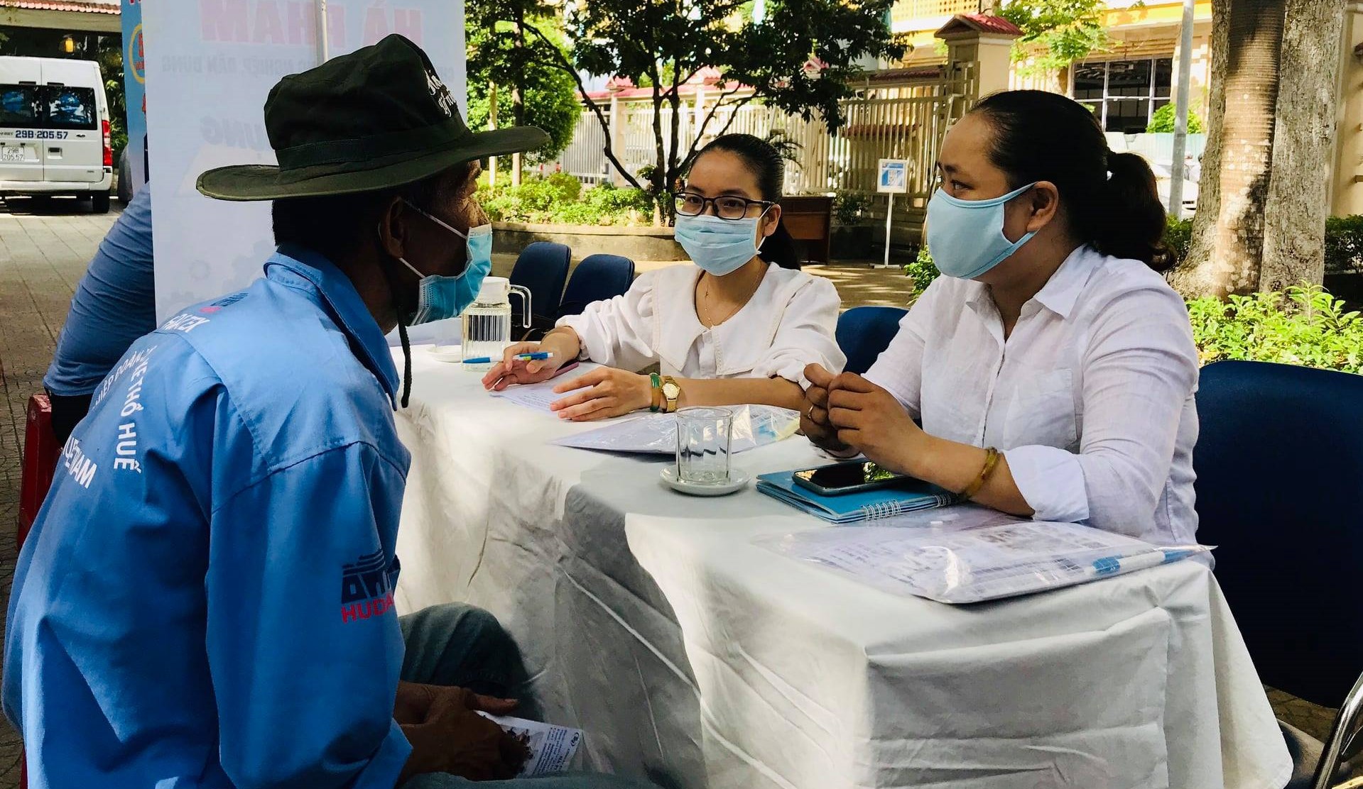 Hơn 100 lao động tham gia hội chợ chuyển đổi nghề nghiệp