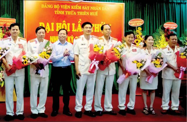 Sức mạnh nêu gương, đoàn kết