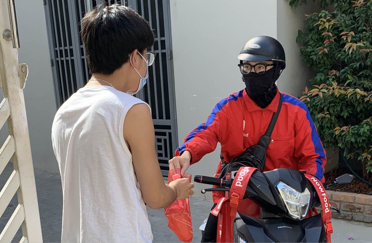Mùa dịch, theo chân shipper