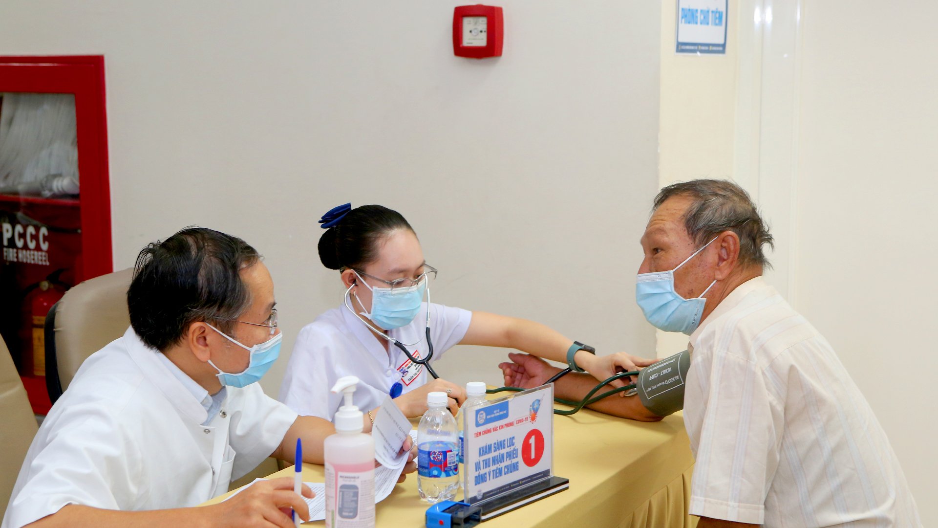 Triển khai tiêm chủng cho người trên 65 tuổi