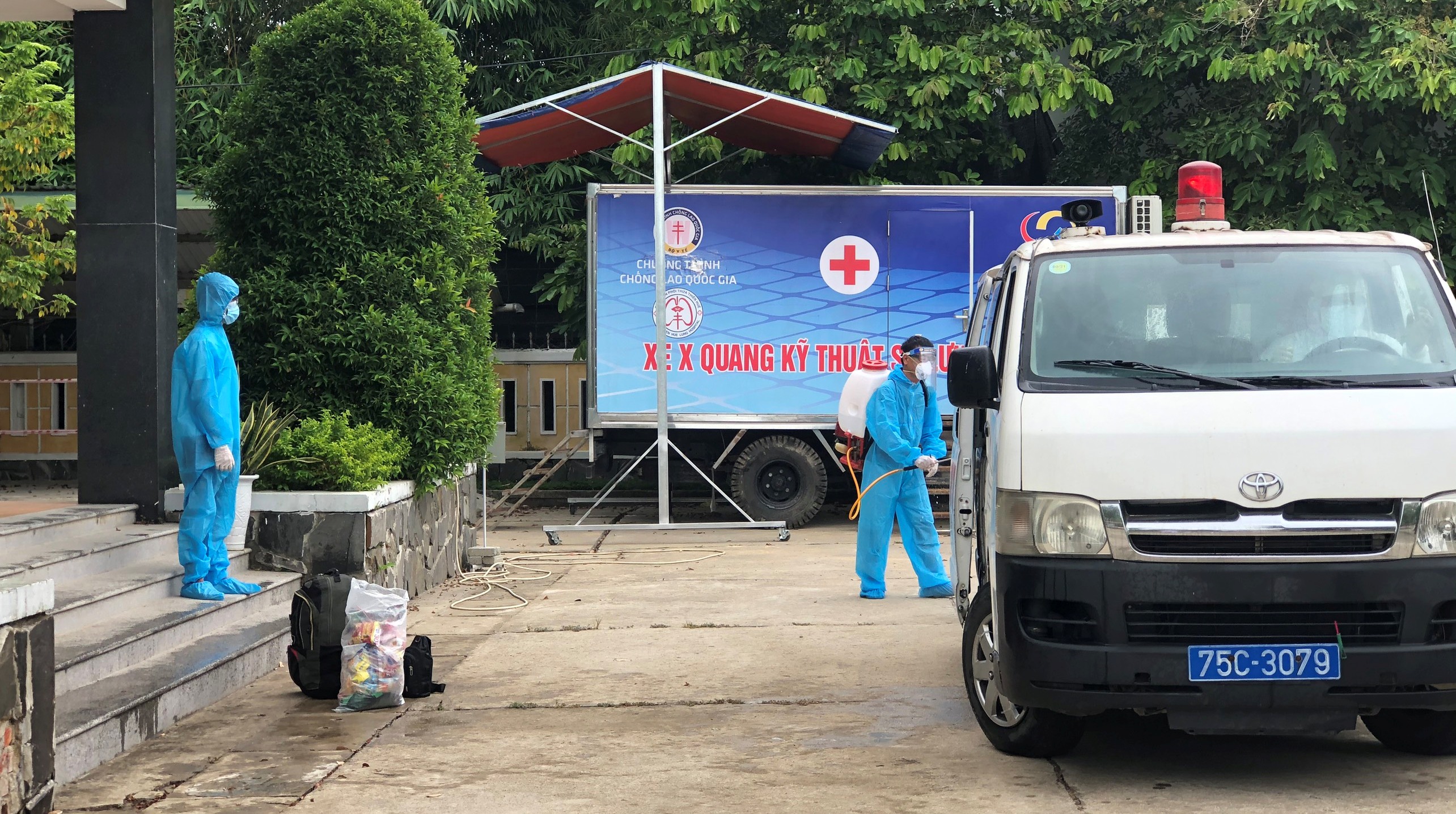 Bên trong Bệnh viện dã chiến Hương Sơ