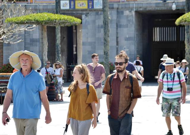 Hue Taking the chances from prestigious votes