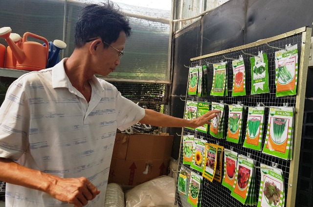 Người phố hào hứng trồng rau, cửa hàng nông nghiệp đắt khách