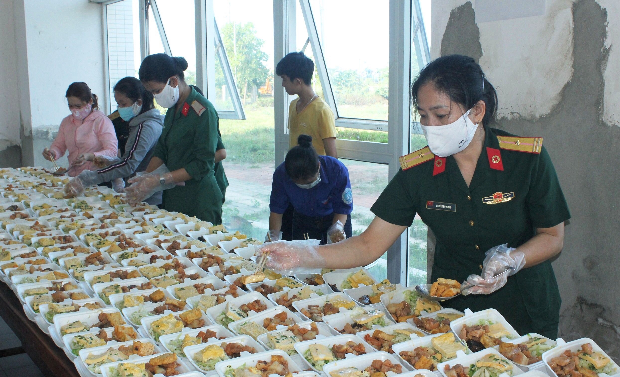 Bữa ăn chất lượng cho khung cách ly