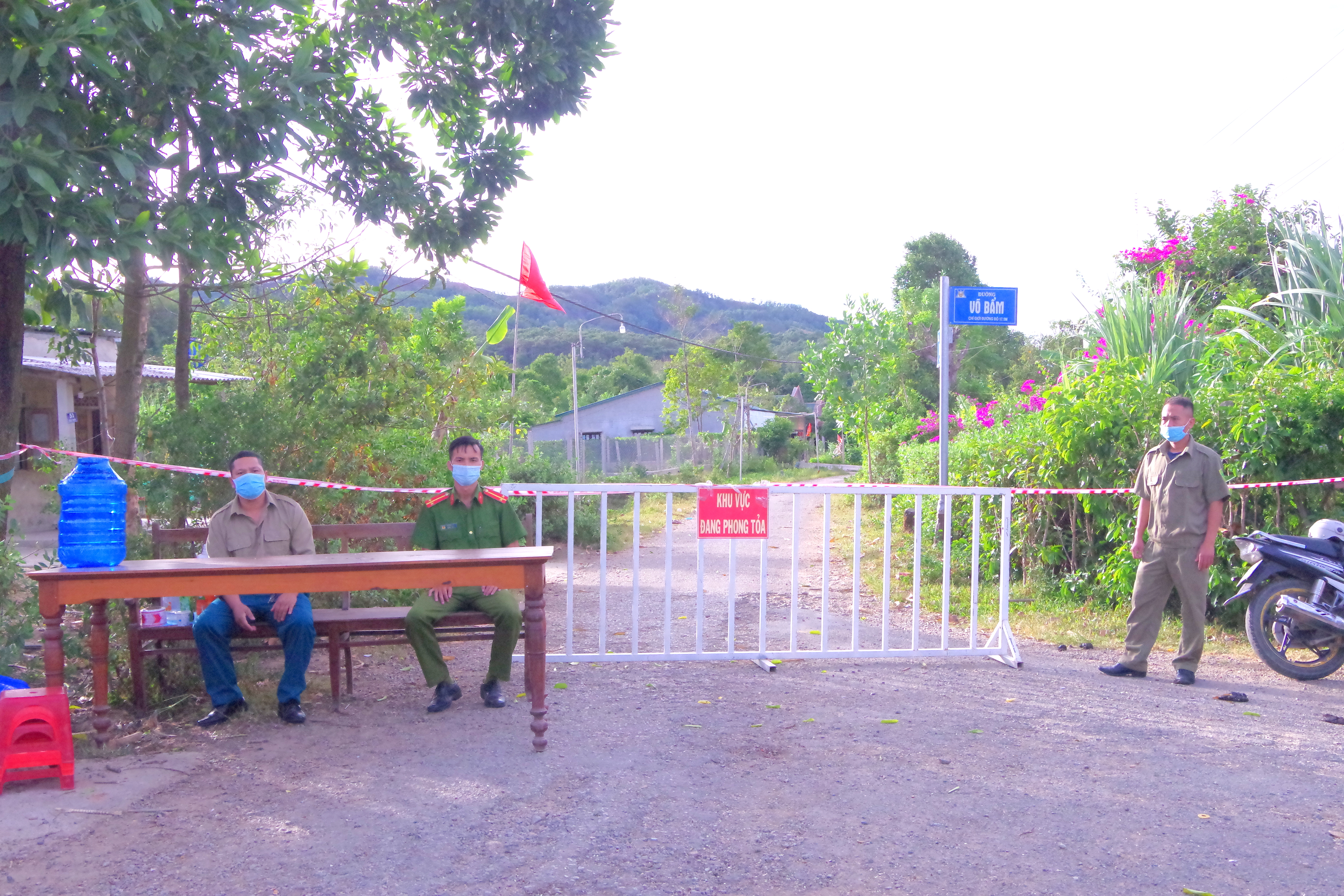 A Lưới khẩn trương truy vết, đảm bảo thực phẩm vùng phong tỏa