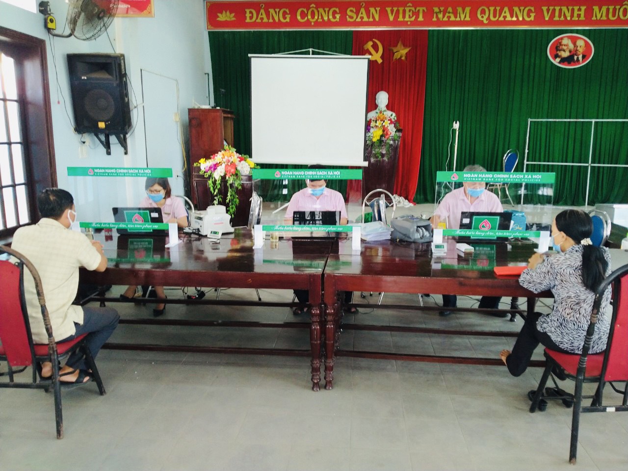 Kịp thời đưa vốn đến doanh nghiệp khó khăn