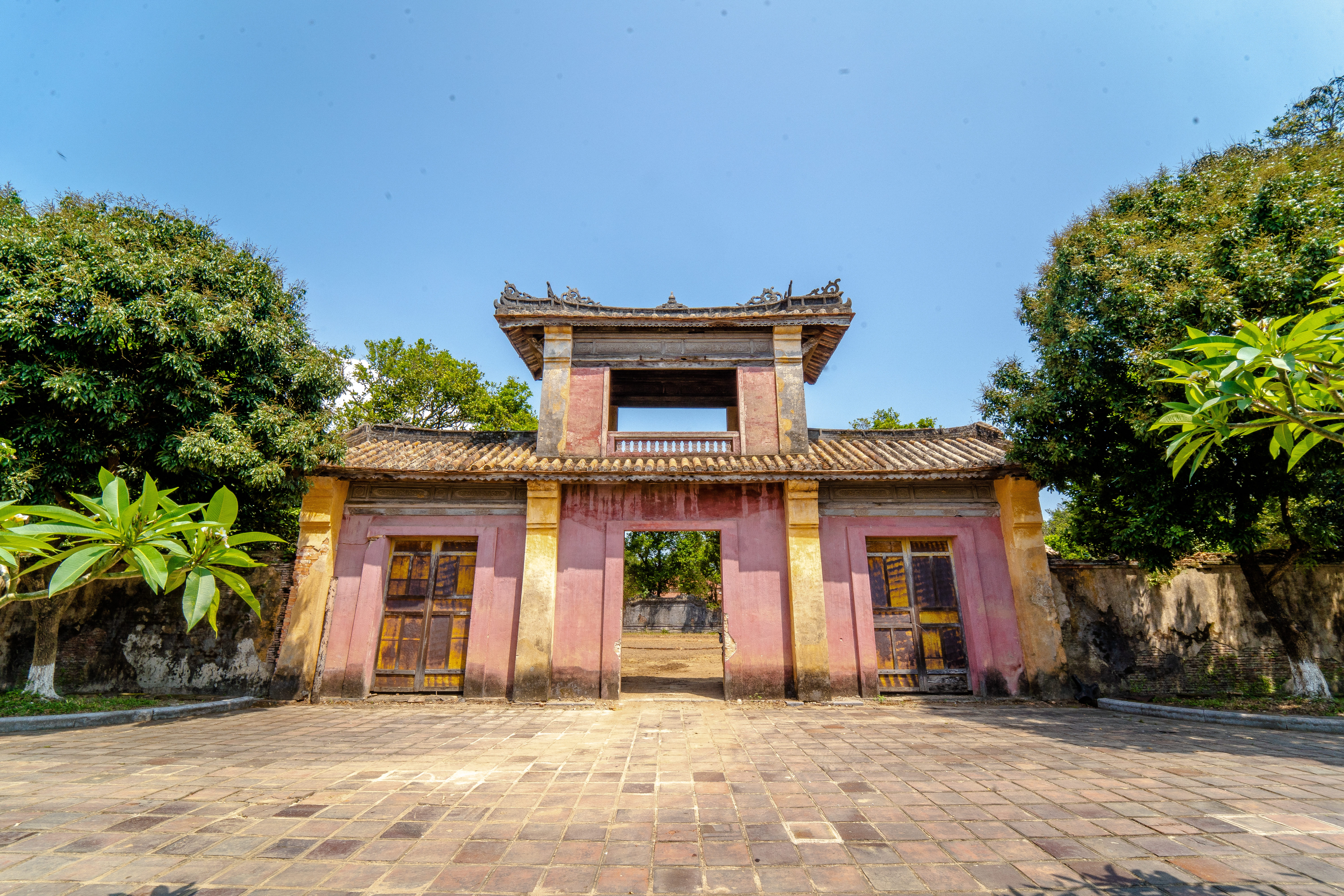 Archeological excavation at Thai Mieu temple