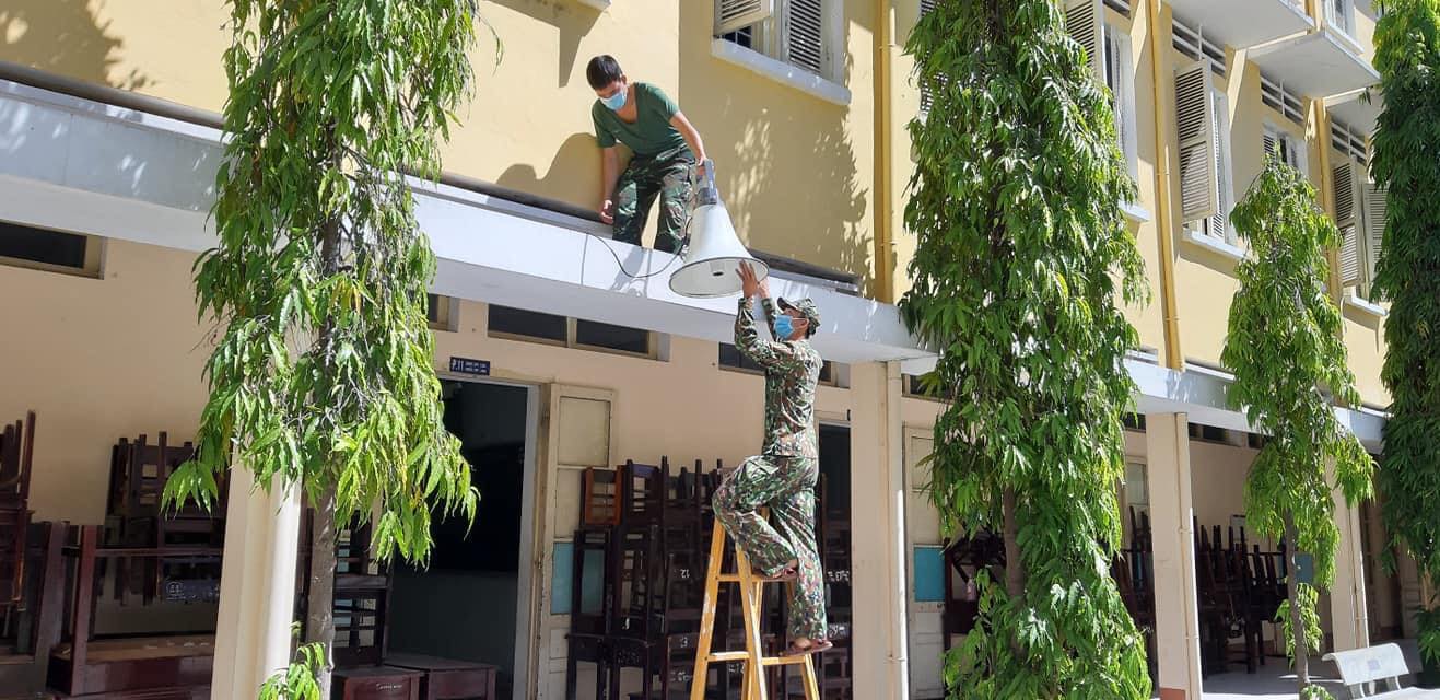 Động viên lực lượng tại bệnh viện dã chiến, trả lại các điểm trường làm khung cách ly