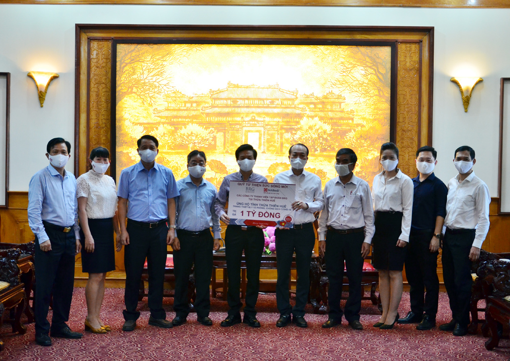 Tập đoàn BRG và Ngân hàng Seabank hỗ trợ trang thiết bị y tế chống dịch