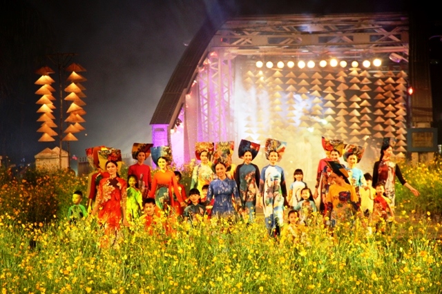 Phê duyệt đề cương đề án “Huế - Kinh đô Áo dài”