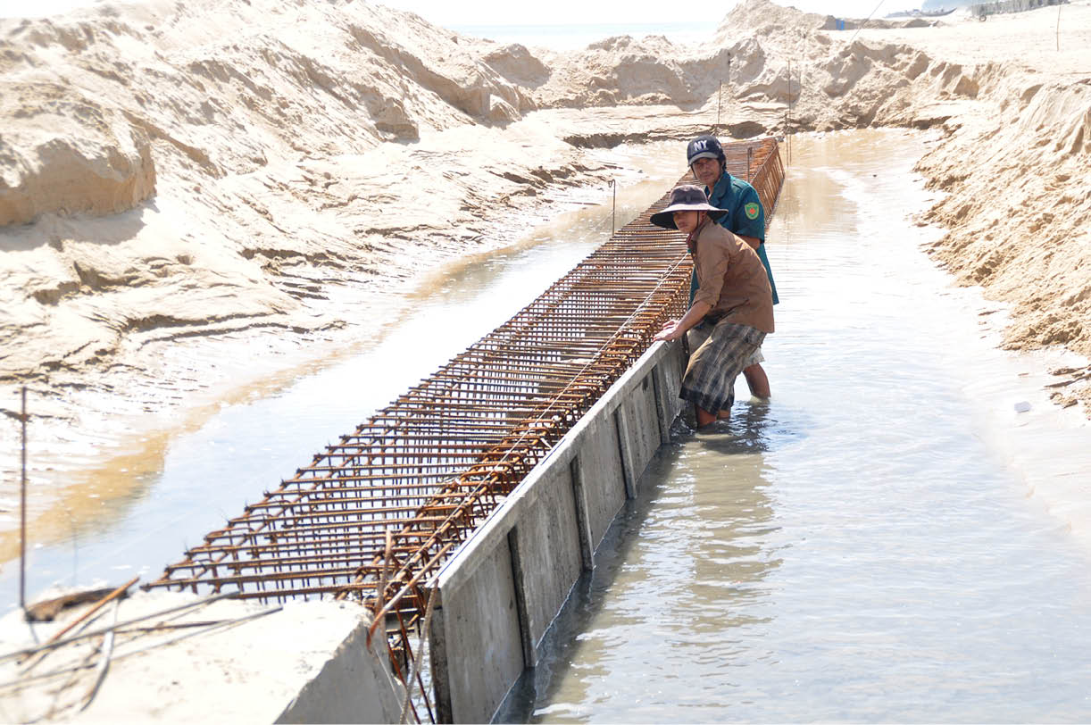 Đầu tư kè chống sạt lở biển