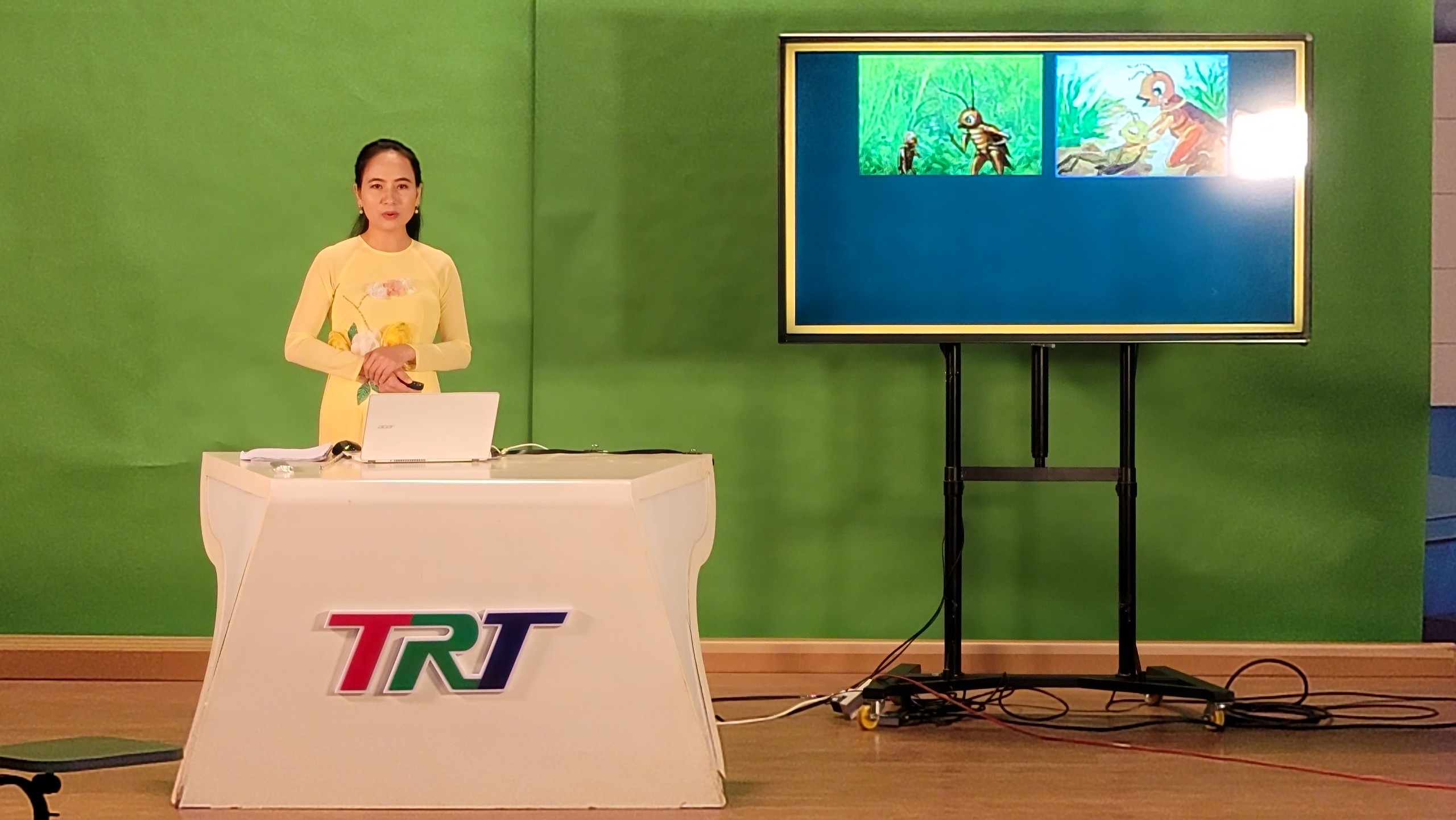 Khởi động chương trình dạy học trên truyền hình
