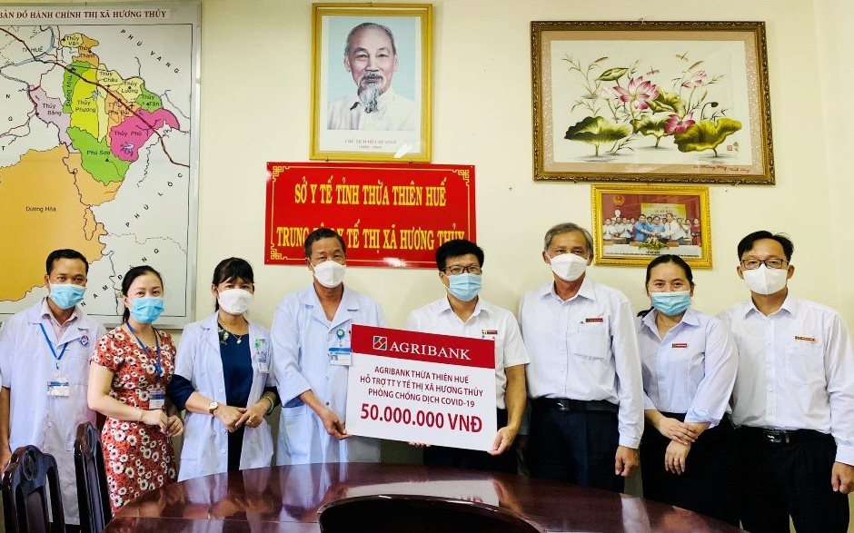 Đơn vị đầu tiên của tỉnh nhận gói hỗ trợ phòng, chống COVID -19 từ Agribank