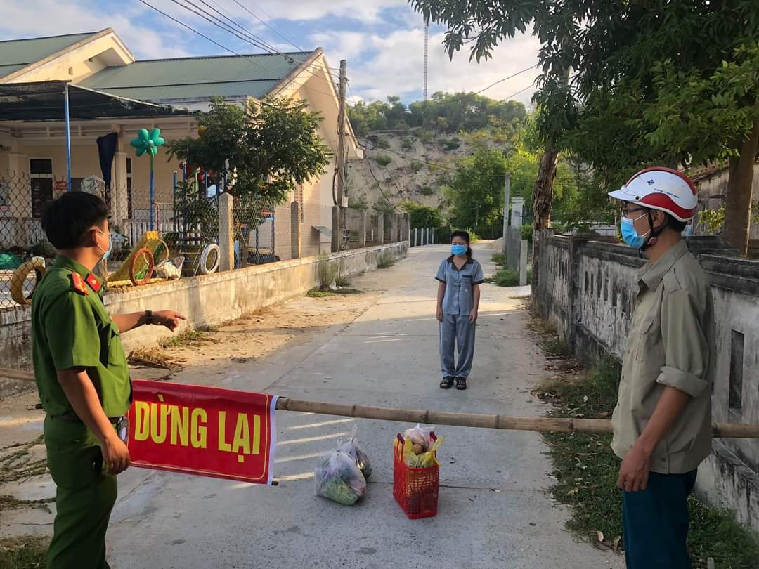 TP Huế Giám sát, hỗ trợ thực phẩm để người dân “ở yên” phòng dịch