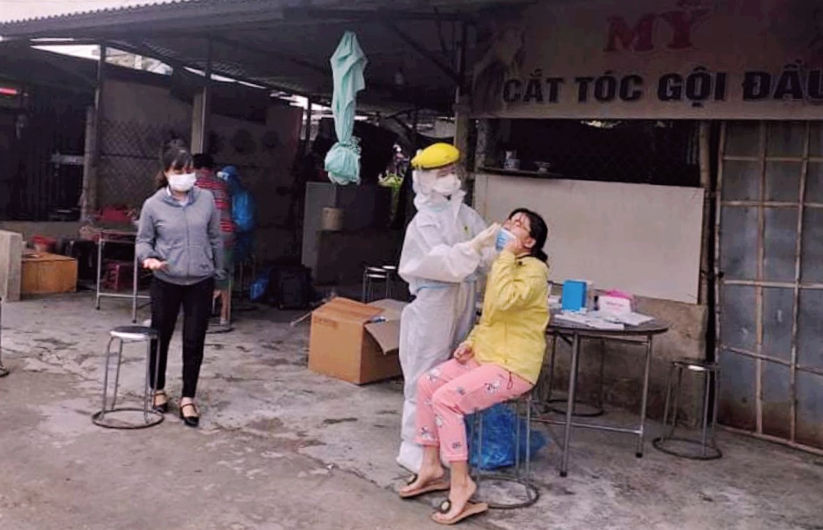 Test nhanh SARS-CoV-2 với 100 tiểu thương tại các chợ