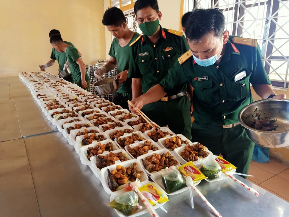 Bữa cơm theo yêu cầu cho F0 ở T2