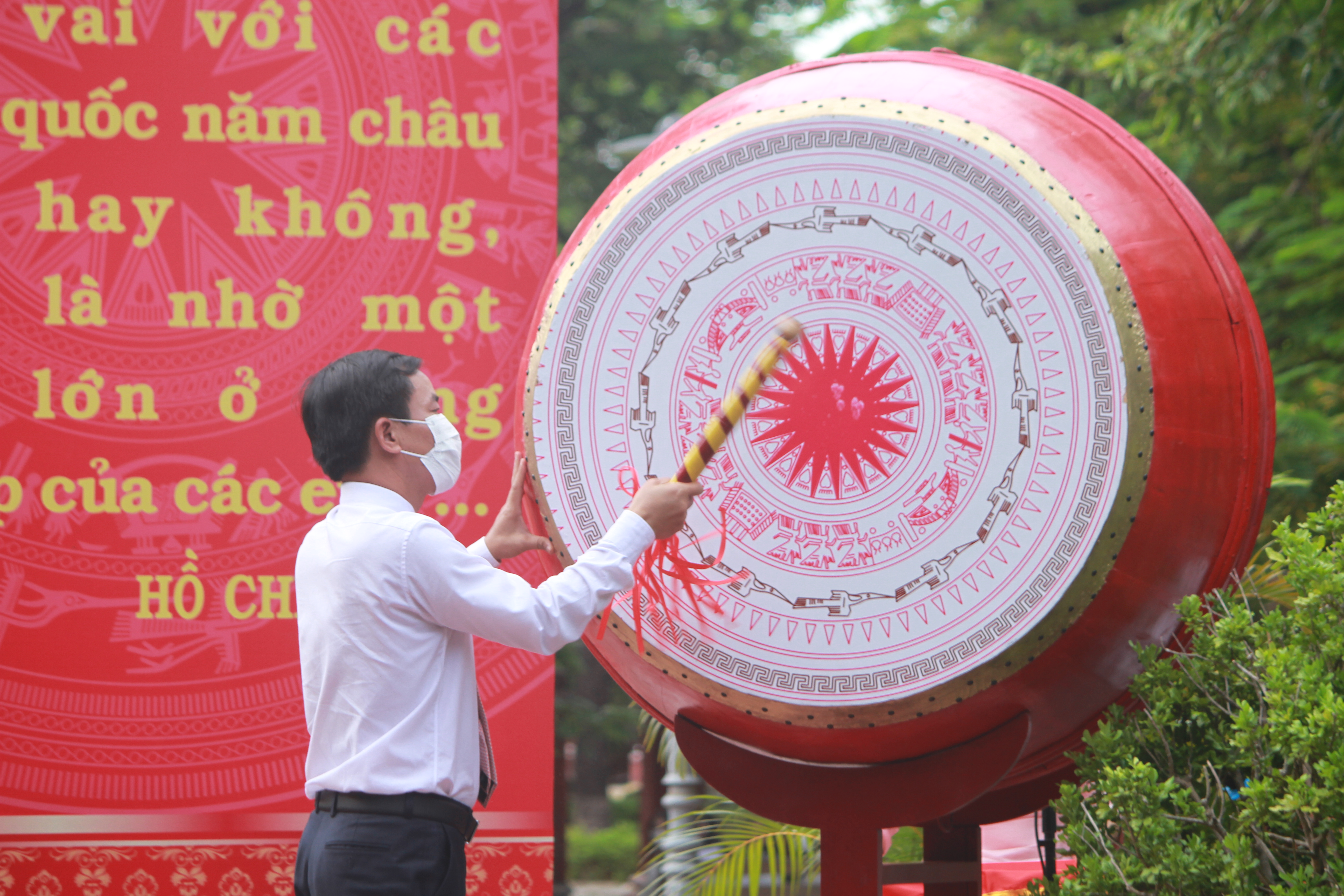 298 600 học sinh khai giảng qua truyền hình trực tiếp