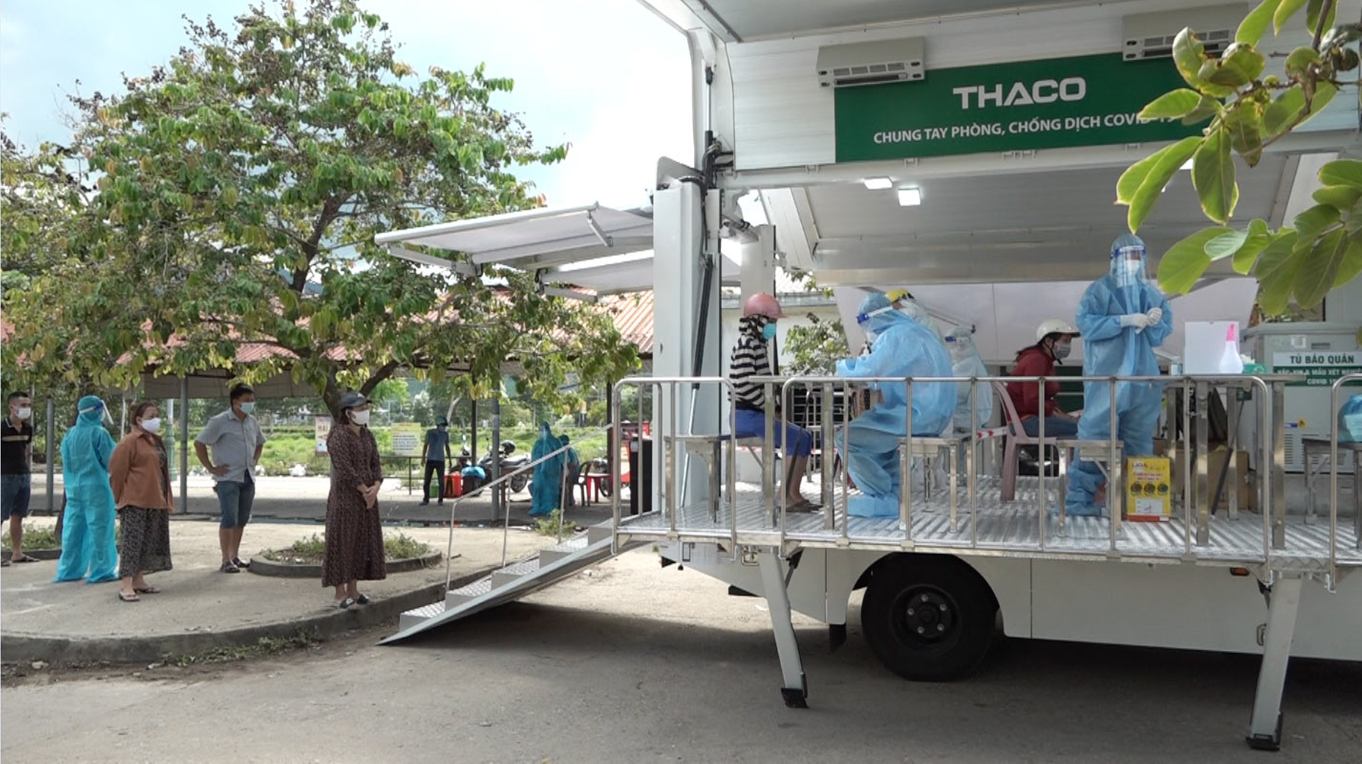 Phú Lộc Lấy mẫu, truy vết diện rộng sau chùm ca nhiễm mới ở Lộc Trì