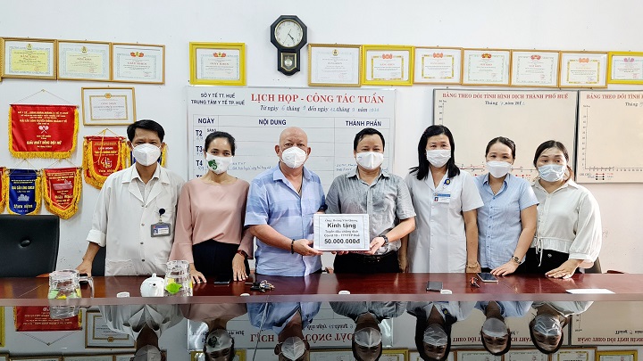Một cá nhân ở TP Huế ủng hộ 50 triệu đồng hỗ trợ lực lượng tuyến đầu chống dịch