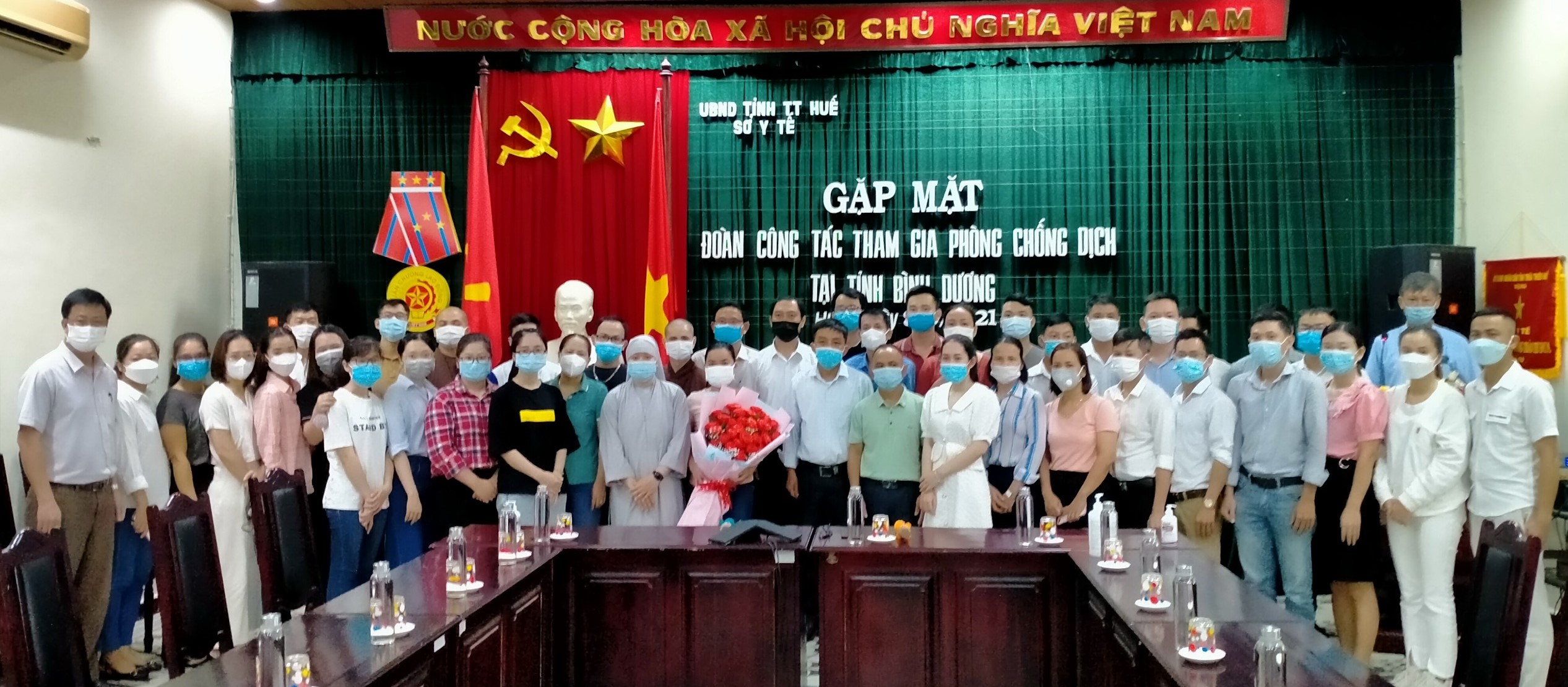 41 cán bộ, nhân viên y tế lên đường vào Nam chống dịch