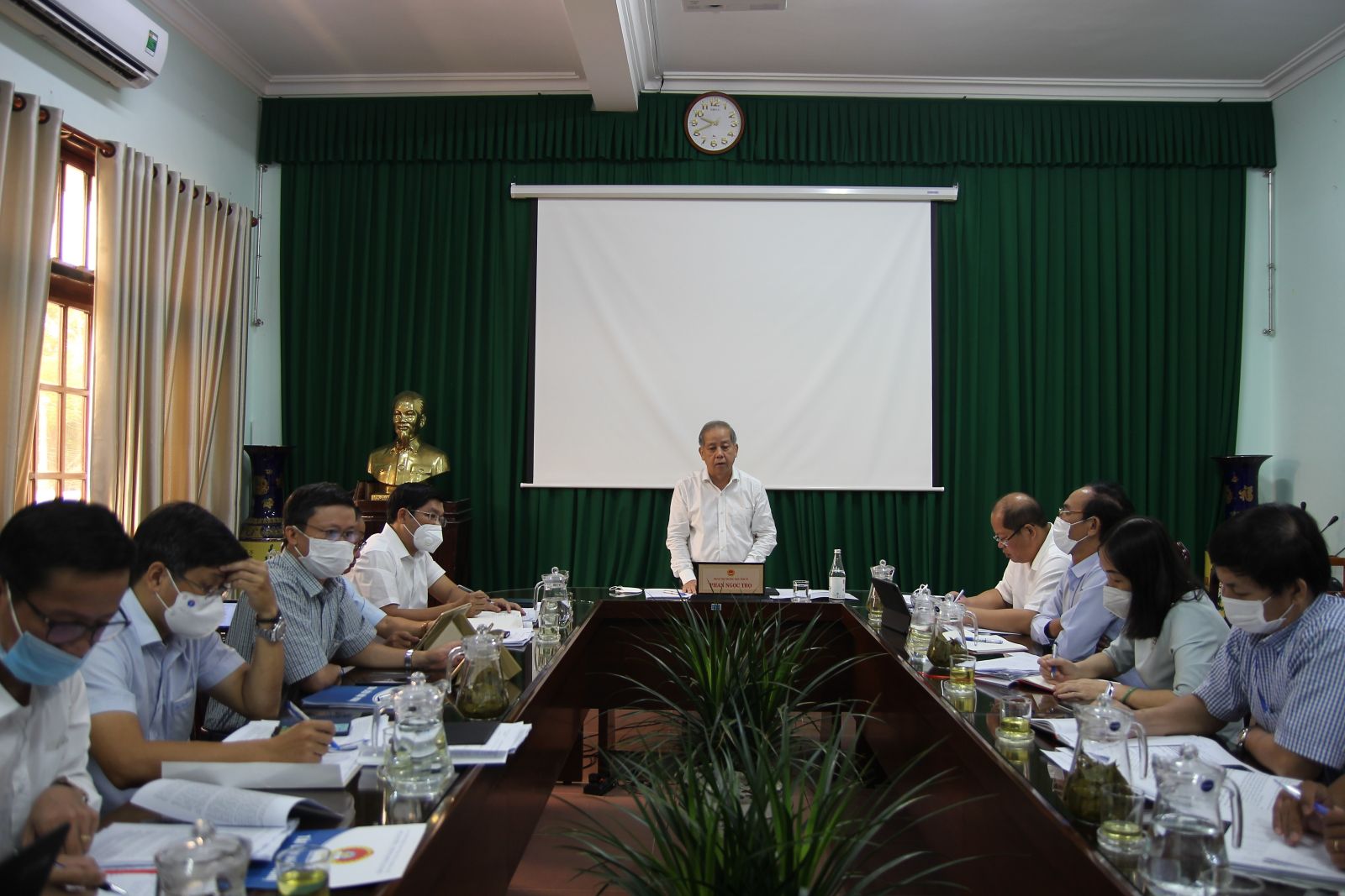 Cụ thể hoá giảm nghèo bền vững và xây dựng đội ngũ nhân lực chất lượng cao