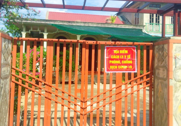 Đang cách ly nhưng rời khỏi nhà đi uống cà phê