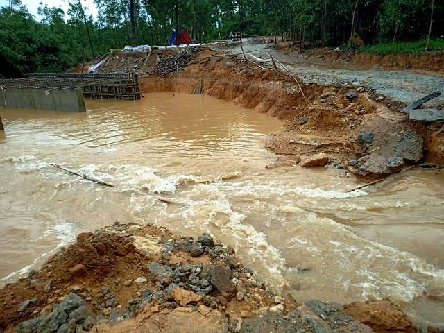 Cầu Huỳnh Lồ sạt lở, Tỉnh lộ 17 qua xã Phong Mỹ bị chia cắt