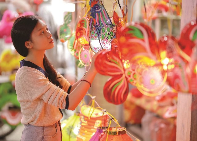 For a sparkling and colorful Mid-Autumn season