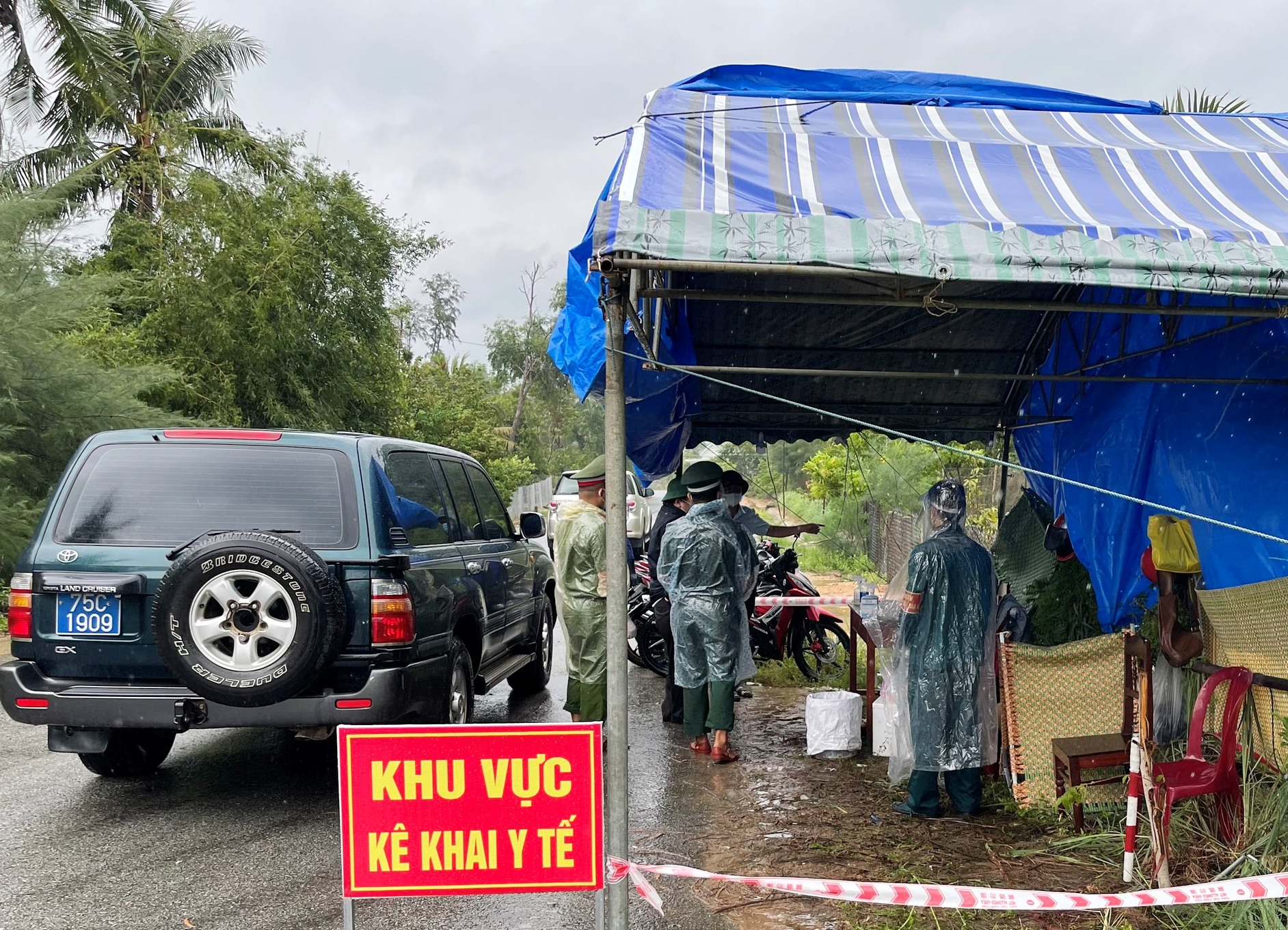 18 ca dương tính với SARS-CoV-2, trong đó có 12 ca trong cộng đồng