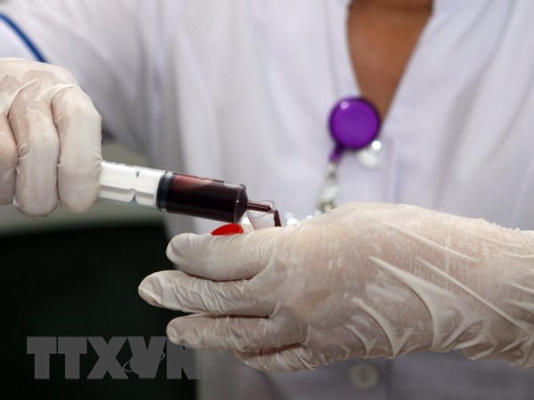 Anh thử nghiệm xét nghiệm máu nhằm phát hiện sớm bệnh ung thư