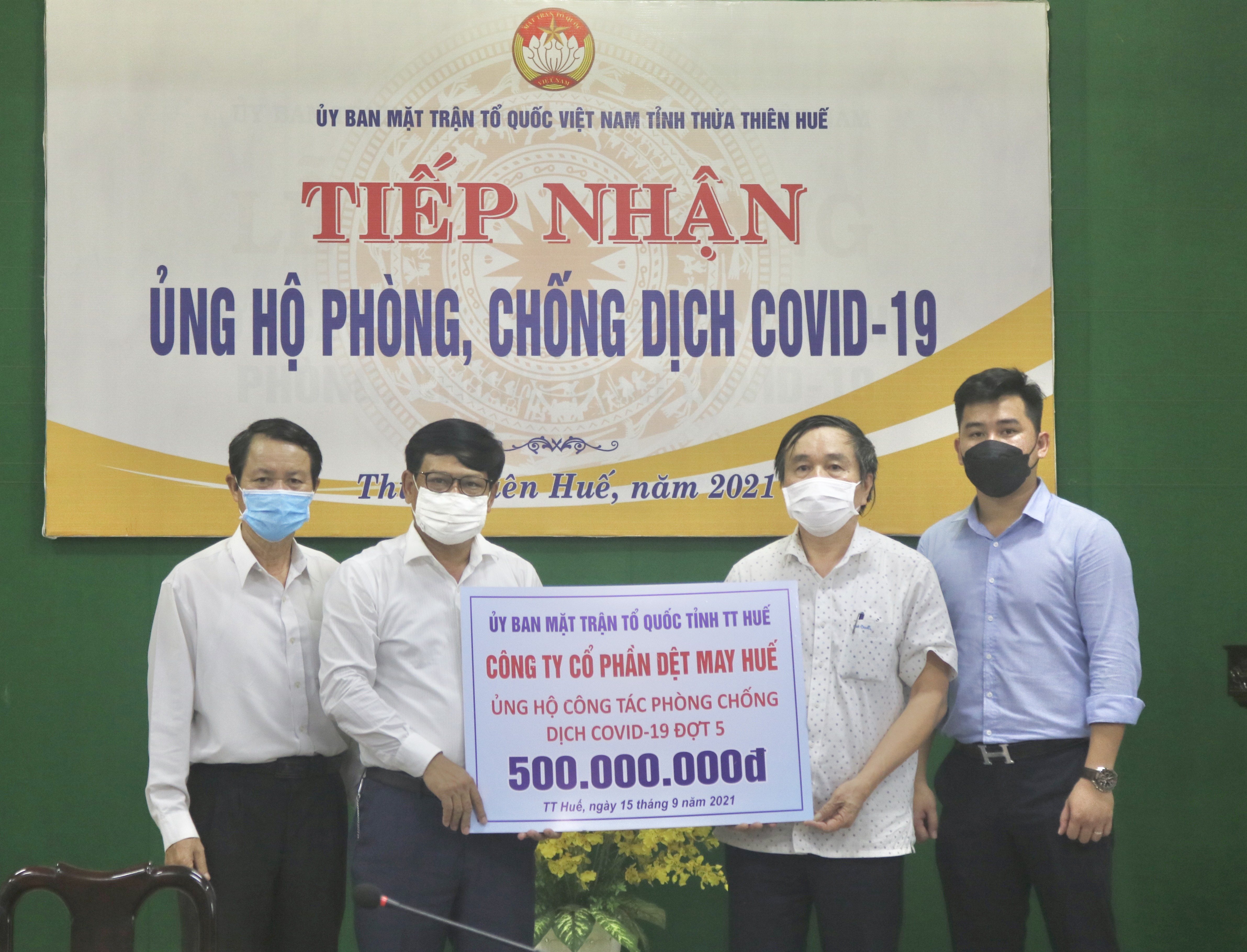 Công ty CP Dệt may Huế hỗ trợ người dân Thừa Thiên Huế tại các tỉnh phía nam 500 triệu đồng