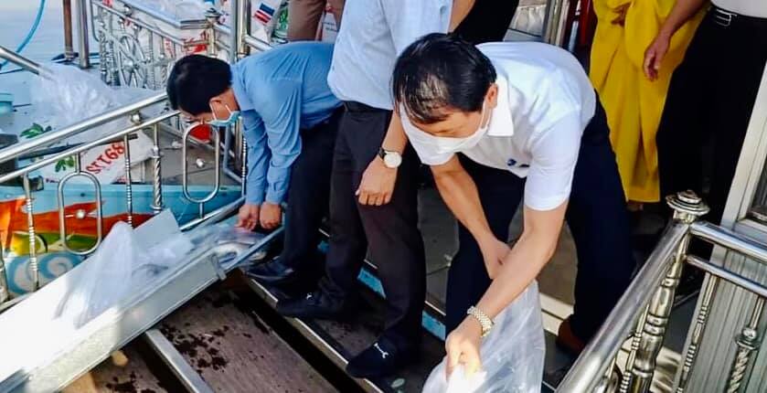 Thả hơn 30 ngàn con cá xuống sông Hương