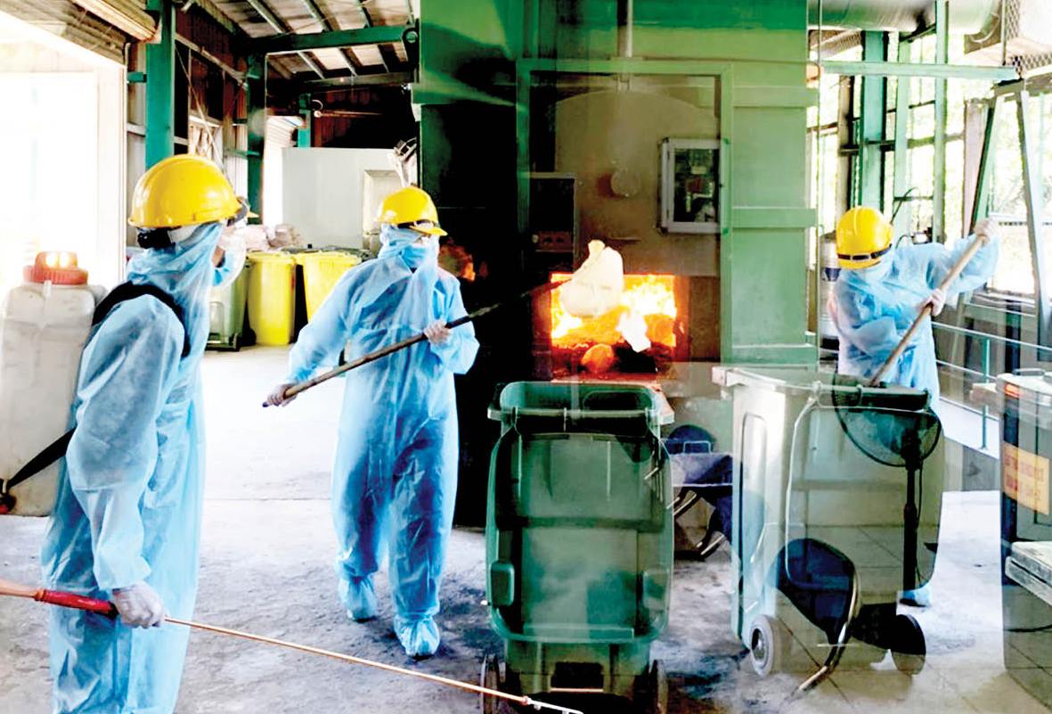 Công nhân môi trường giữa mùa dịch