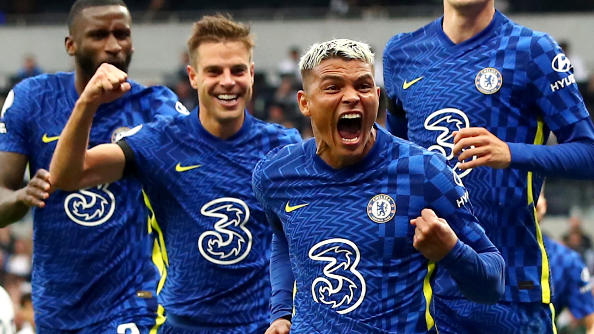 Cuồng phong xanh cuốn phăng Gà trống