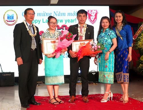 Lưu học sinh Lào theo học ngành Y dược được hỗ trợ học bổng gần 30 triệu đồng năm