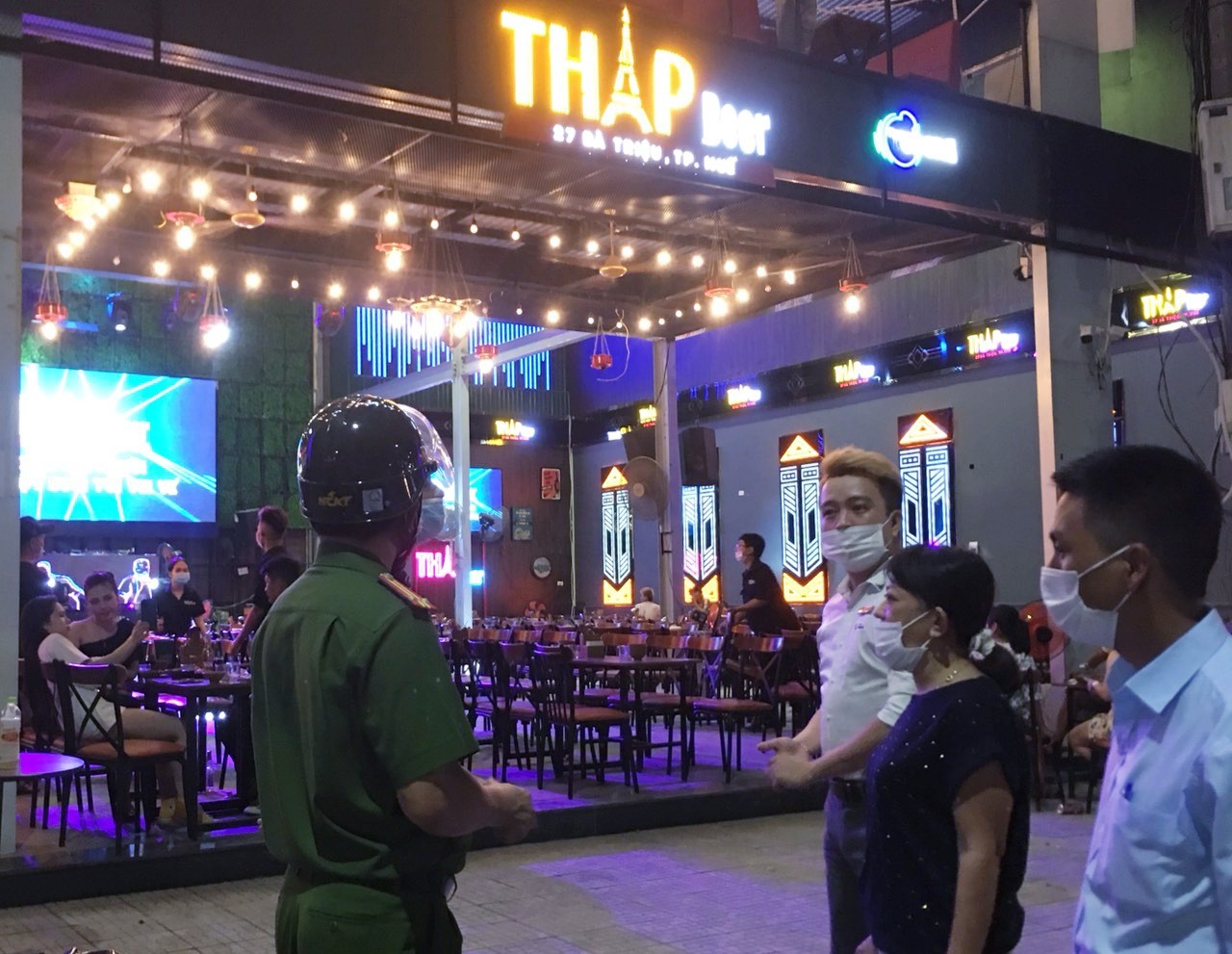 Cơ sở kinh doanh ăn uống sử dụng đồ uống có cồn được hoạt động sau 22 giờ