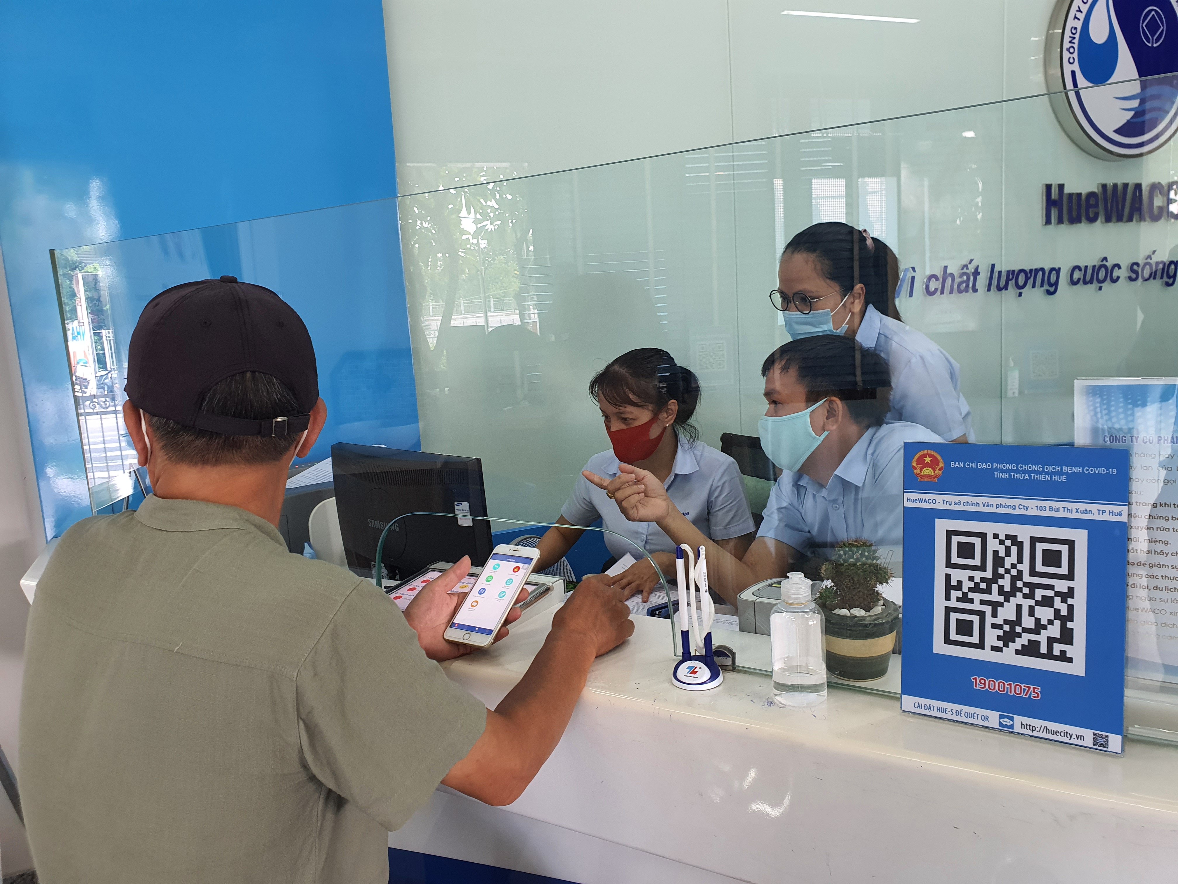 HueWACO triển khai hợp đồng ký điện tử với khách hàng