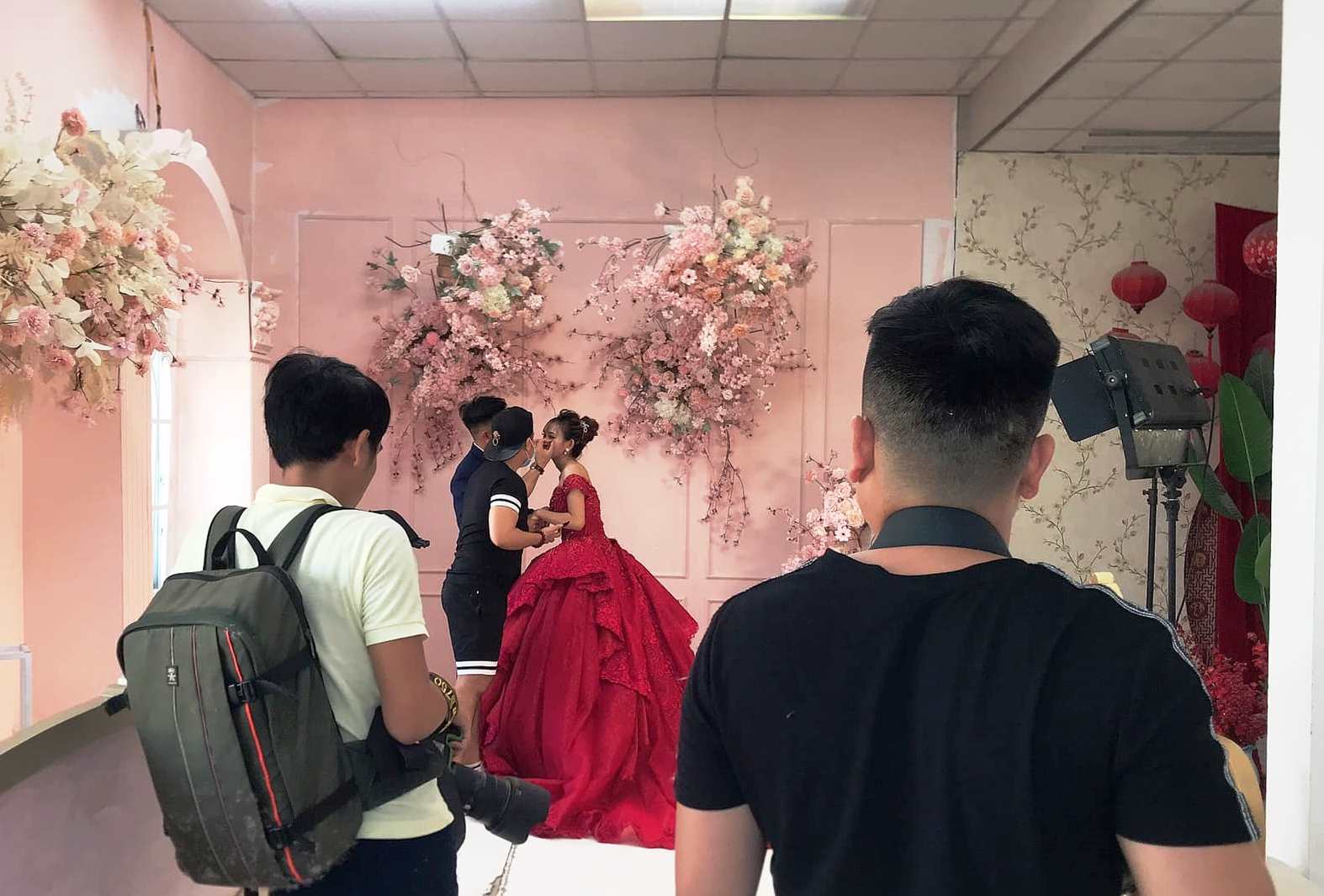 Dịch vụ nghề cưới tất bật trở lại sau nới lỏng giãn cách